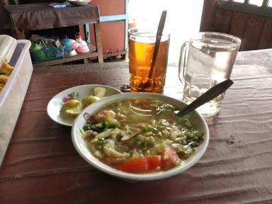 https://horego-prod-outlets-photos.s3.ap-southeast-3.amazonaws.com/horego.com/pandak/restaurant/soto-ayam-kampung-pak-moeji-1/review/thumbnail/af1qipoms_7dx14kshlex0aua6thxvhrjw62z5ebn0wv.jpg