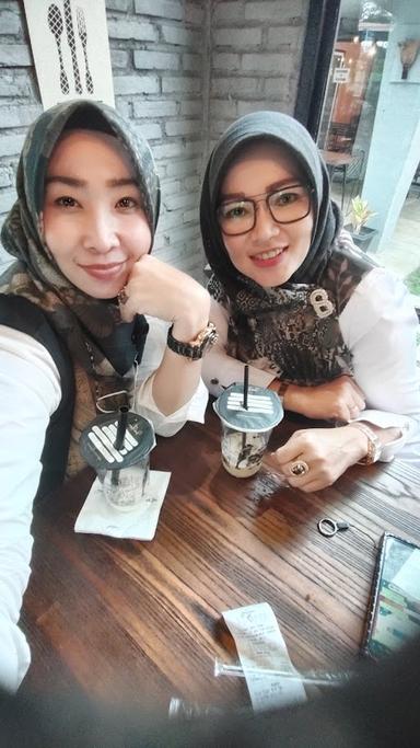 https://horego-prod-outlets-photos.s3.ap-southeast-3.amazonaws.com/horego.com/payakumbuh-utara/cafe/kopi-janji-jiwa-jiwa-toast-payakumbuh/review/thumbnail/af1qipnoutq-4mpvkeevkgfaueq0fiqhkjwwiid4h5s.jpg