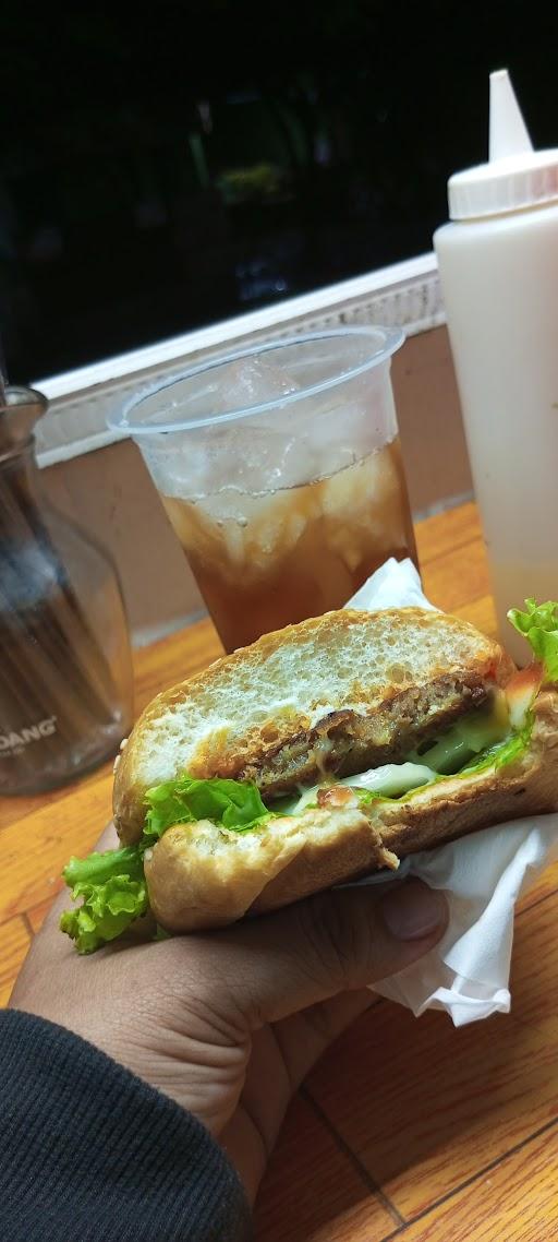 Syakila Kebab, Burger, & Es Teh Jumbo Mbah Met review