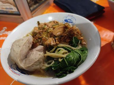 https://horego-prod-outlets-photos.s3.ap-southeast-3.amazonaws.com/horego.com/pekalipan/restaurant/baso-mie-ayam-goli/review/thumbnail/af1qipnlz9ztk7wie6639cfbmccyztwic1vag8iwnuoi.jpg