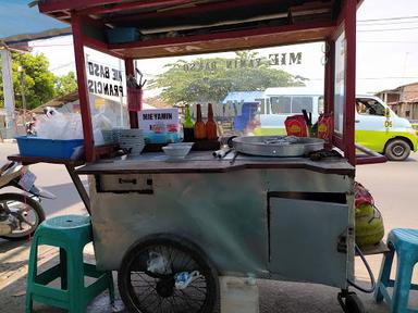 https://horego-prod-outlets-photos.s3.ap-southeast-3.amazonaws.com/horego.com/pekalipan/restaurant/mie-bakso-yamien-warkad/review/thumbnail/af1qipmq-1xpgghvjhljcz8867kfvllka93rumgyz7be.jpg