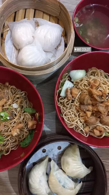 https://horego-prod-outlets-photos.s3.ap-southeast-3.amazonaws.com/horego.com/pekalipan/restaurant/mie-colot-cirebon/review/thumbnail/af1qipph9gphzhq4zg7sop_-p47ciwnyayfsltrj2cis.jpg