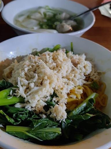 https://horego-prod-outlets-photos.s3.ap-southeast-3.amazonaws.com/horego.com/pekalipan/restaurant/mie-yamin-babat-tasik-pasundan/review/thumbnail/af1qippprjstlqhb09xanmnvrgbtwgj3l4mmfmqtgrsl.jpg