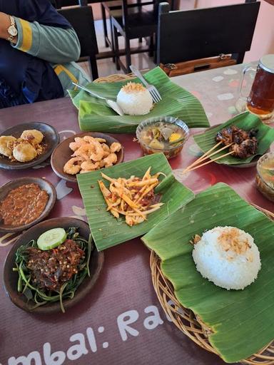 https://horego-prod-outlets-photos.s3.ap-southeast-3.amazonaws.com/horego.com/pekalipan/restaurant/waroeng-spesial-sambal-ss-cirebon-ampera/review/thumbnail/af1qipmlvrxuhqamwb5sp_04alg2v4x5xz2ygkhbzvqt.jpg