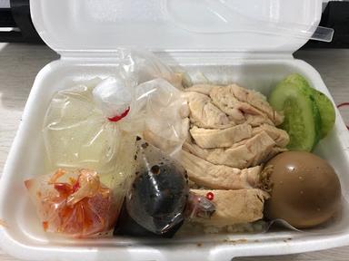 https://horego-prod-outlets-photos.s3.ap-southeast-3.amazonaws.com/horego.com/penjaringan/chinese-restaurant/nasi-ayam-singapore/review/thumbnail/af1qipmmjxfsoefnbtu9nyrxbo8dztab61pwhqfu_v2w.jpg