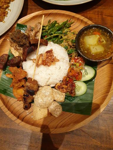 Made'S Warung Pik review