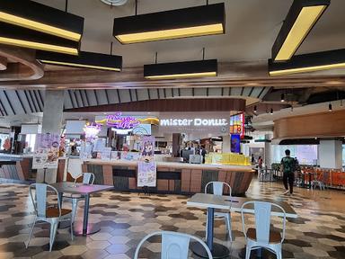 https://horego-prod-outlets-photos.s3.ap-southeast-3.amazonaws.com/horego.com/penjaringan/restaurant/mister-donut/review/thumbnail/af1qipnh2j7vyy7g5lhx3sbzatcpoxb63so3-vs18zon.jpg