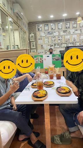 https://horego-prod-outlets-photos.s3.ap-southeast-3.amazonaws.com/horego.com/penjaringan/restaurant/steak-gunting-pik/review/thumbnail/af1qipmox3pfw45hq9lsmspsowrp0yhgfg9pggqtx--c.jpg