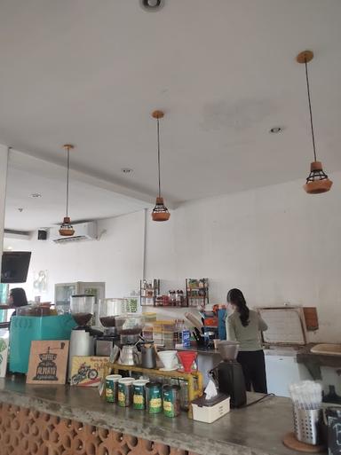 https://horego-prod-outlets-photos.s3.ap-southeast-3.amazonaws.com/horego.com/pesanggrahan/coffee-shop/toko-kopi-seduh-pesanggrahan/review/thumbnail/af1qipmjoqprc5ti5sydavtk5b2nsrymg4rnfngug010.jpg