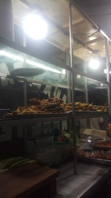 https://horego-prod-outlets-photos.s3.ap-southeast-3.amazonaws.com/horego.com/pesanggrahan/restaurant/ayam-bakar-wong-tegal/review/thumbnail/af1qipozcwi-nhvx0dtcu52vfcf95vtljv4kipmbfdbd.jpg