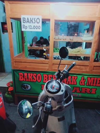 https://horego-prod-outlets-photos.s3.ap-southeast-3.amazonaws.com/horego.com/pesanggrahan/restaurant/baso-beranak-mas-arie/review/thumbnail/af1qipmpyv3poxa0x5kshf874icbq3fhhn8mk1cegjra.jpg