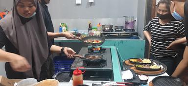 https://horego-prod-outlets-photos.s3.ap-southeast-3.amazonaws.com/horego.com/pesanggrahan/restaurant/dapur-coffee-istri-bintaro/review/thumbnail/af1qipolx-jqhsjfkxzy9_uni7ebgf1azrx3j6471beh.jpg