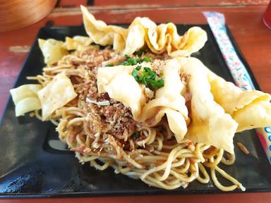 https://horego-prod-outlets-photos.s3.ap-southeast-3.amazonaws.com/horego.com/pesanggrahan/restaurant/mie-gacoan-bintaro/review/thumbnail/af1qipotx1ctyisuechrkrwsh-_h5f0tvspkquqcuw8.jpg