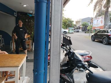 https://horego-prod-outlets-photos.s3.ap-southeast-3.amazonaws.com/horego.com/pesanggrahan/restaurant/pondok-bakso-pak-joko/review/thumbnail/af1qippyl8bpjmxcckn3xo_cmw5m-py3ttfac-eb_tsr.jpg