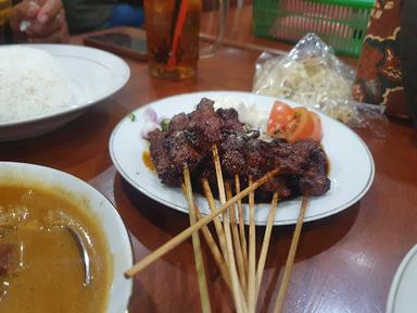 https://horego-prod-outlets-photos.s3.ap-southeast-3.amazonaws.com/horego.com/pesanggrahan/restaurant/warung-sate-tongseng-pak-h-budi-asli-solo/review/thumbnail/af1qipo3vwugrk7z42daslgu-gnn55o1x-1x85zrb8l7.jpg