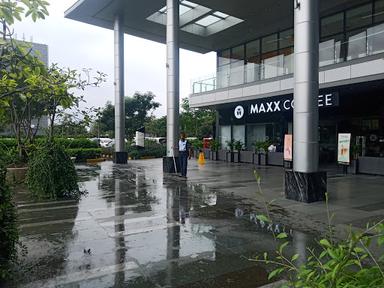 https://horego-prod-outlets-photos.s3.ap-southeast-3.amazonaws.com/horego.com/pinang/cafe/maxx-coffee/review/thumbnail/af1qipoooi349fp9gdo5vxzrjb1tgwgmvidg0oj04yck.jpg