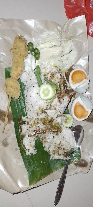 https://horego-prod-outlets-photos.s3.ap-southeast-3.amazonaws.com/horego.com/pinang/cafe/warung-nasi-tutug-oncom-kang-eddy-gendut/food/thumbnail/AF1QipNMo09f043tRCKIr1luETAcwL79oQ-F0fZ-kPKi.jpg