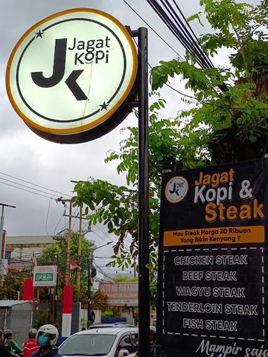 https://horego-prod-outlets-photos.s3.ap-southeast-3.amazonaws.com/horego.com/pinang/coffee-shop/kafe-jagat-kopi-steak/review/thumbnail/AF1QipNuzYJpI0vAS3RTO_sGVpDFU8TdJkljYjlpQOEi.jpg