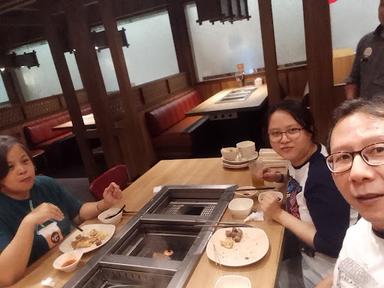 https://horego-prod-outlets-photos.s3.ap-southeast-3.amazonaws.com/horego.com/pinang/japanese-restaurant/shukaku-bbq-shabu-agemono/review/thumbnail/af1qipn3wxgoyoirfhv61lfqhlgw1lrlsuzvdya2qq9n.jpg