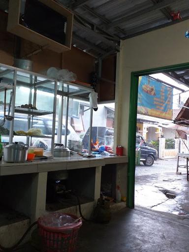 https://horego-prod-outlets-photos.s3.ap-southeast-3.amazonaws.com/horego.com/pinang/restaurant/bakso-jumbo-bang-alay-rasa-mantap/other/thumbnail/AF1QipMG7naYidj2rS1nl825xaJA1KyG_IK9xoj4f-pX.jpg