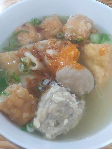 https://horego-prod-outlets-photos.s3.ap-southeast-3.amazonaws.com/horego.com/pinang/restaurant/bakso-kota-cak-man-graha-raya/review/thumbnail/af1qipoeodmvyfh8hxpusx4tjiukqkg8aqbzkjwedcqw.jpg