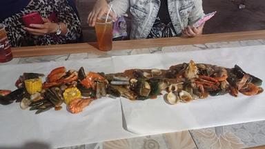 https://horego-prod-outlets-photos.s3.ap-southeast-3.amazonaws.com/horego.com/pinang/restaurant/king-seafood-kerang-kiloan/review/thumbnail/af1qipmneb4a2bsjpmycesjioy11lf8opu8pop1eld2f.jpg