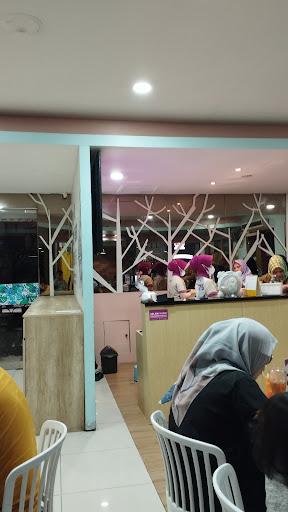 https://horego-prod-outlets-photos.s3.ap-southeast-3.amazonaws.com/horego.com/pinang/restaurant/solaria-rest-area-km-14/review/thumbnail/af1qipox1s_ci7foyyhe5lclyxiijhhoxia0vxzy43js.jpg