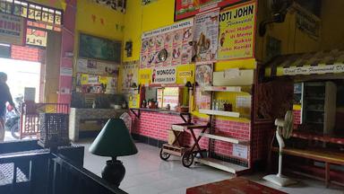 https://horego-prod-outlets-photos.s3.ap-southeast-3.amazonaws.com/horego.com/plumbon/restaurant/bakso-joko-kendil-cabang-bodesari/review/thumbnail/af1qipmw26mau4bhbburu9eupuawxnhifjfsxp5pjdpr.jpg