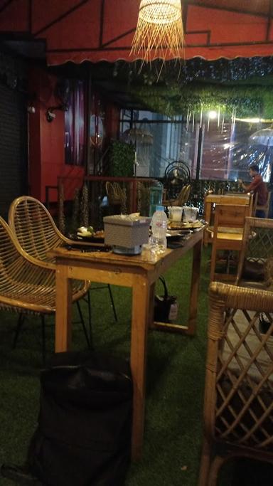 https://horego-prod-outlets-photos.s3.ap-southeast-3.amazonaws.com/horego.com/pondok-aren/cafe/summer-caffe-in-mie-bangladesh/review/thumbnail/af1qipovzfuvrw4by4ea4bohgrs74bcppdey7j4eyvrj.jpg