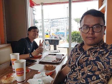 https://horego-prod-outlets-photos.s3.ap-southeast-3.amazonaws.com/horego.com/pondok-aren/restaurant/burger-king-emerald-bintaro/review/thumbnail/af1qippwgszpsb7jrroqh_ga6nk1xcplsinurk8xingm.jpg