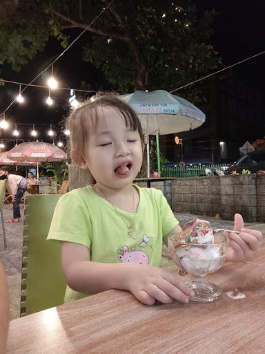 https://horego-prod-outlets-photos.s3.ap-southeast-3.amazonaws.com/horego.com/pontianak-kota/cafe/ice-cream-urip/review/thumbnail/af1qiponnapz2k8qgqtfhiq8b9h86j70dsuhrwjc9by-.jpg