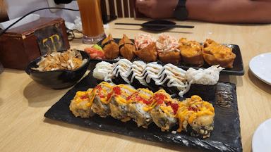 https://horego-prod-outlets-photos.s3.ap-southeast-3.amazonaws.com/horego.com/pontianak-kota/japanese-restaurant/sora-sushi-pontianak/review/thumbnail/af1qippah9zbnem61o8hwaalw9vrsgwqzjxd1z8q0egg.jpg