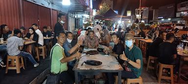 https://horego-prod-outlets-photos.s3.ap-southeast-3.amazonaws.com/horego.com/pontianak-selatan/cafe/pisang-goreng-viva/review/thumbnail/af1qipmit1s_va_mkoj5eyeuk8soynapduxvda7xgiya.jpg