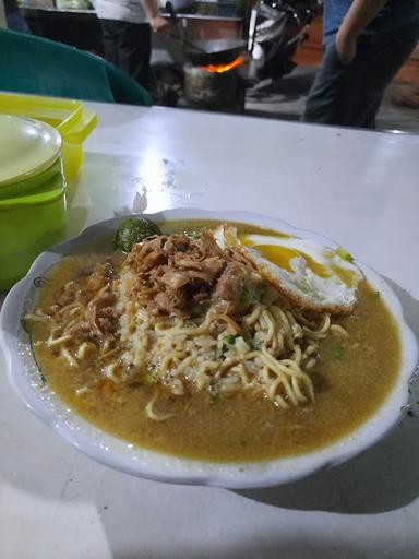 https://horego-prod-outlets-photos.s3.ap-southeast-3.amazonaws.com/horego.com/pontianak-selatan/restaurant/nasi-goreng-mas-heri-banyuwangi/review/thumbnail/af1qipotehnm0lqtbbquws6x-4bndojiqu99ll9-vilr.jpg