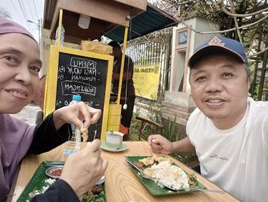 https://horego-prod-outlets-photos.s3.ap-southeast-3.amazonaws.com/horego.com/pontianak-tenggara/restaurant/nasi-uduk-kedai-selasih/review/thumbnail/af1qipofqz86rurlkbl7cotz6-aoz98owzduvbaejxcj.jpg