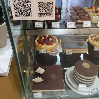 https://horego-prod-outlets-photos.s3.ap-southeast-3.amazonaws.com/horego.com/pulo-gadung/bakery/the-harvest-cakes-rawamangun/review/thumbnail/af1qipoc0igpy41pupivtillwbxcqbhxxali35bulp_o.jpg