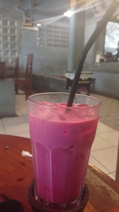 https://horego-prod-outlets-photos.s3.ap-southeast-3.amazonaws.com/horego.com/pulo-gadung/cafe/jung-coffee/review/thumbnail/af1qipn1xmu7czyrqdkddsz1vbntynkkhby6e5vmbsso.jpg