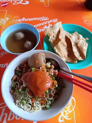 https://horego-prod-outlets-photos.s3.ap-southeast-3.amazonaws.com/horego.com/pulo-gadung/chinese-restaurant/mie-ayam-cak-kandar/review/thumbnail/af1qipoohmtmelfsx_zzib3o32g_9bp6welognkgy6ma.jpg