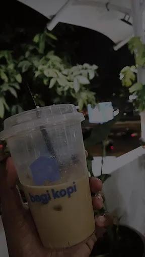 https://horego-prod-outlets-photos.s3.ap-southeast-3.amazonaws.com/horego.com/pulo-gadung/coffee-shop/bagi-kopi-kayu-putih/review/thumbnail/af1qipoow03zzak_4eehwxdfie9cu17glbx32ncop3kn.jpg