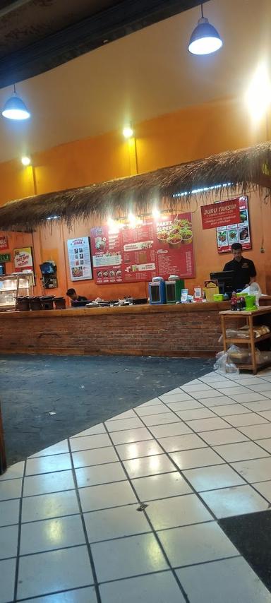 https://horego-prod-outlets-photos.s3.ap-southeast-3.amazonaws.com/horego.com/pulo-gadung/restaurant/ayam-geprek-juara-rawamangun/review/thumbnail/af1qipnhq2-oypz2rad69ksokfjea_lr5mz2gm7nlcmp.jpg