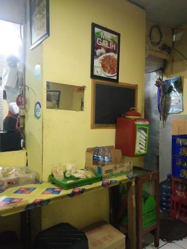 https://horego-prod-outlets-photos.s3.ap-southeast-3.amazonaws.com/horego.com/pulo-gadung/restaurant/bakmi-galih/review/thumbnail/af1qipnnxdeivtq8coovxuu0mikjxtqmldaghn3l3ziu.jpg