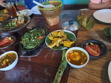 https://horego-prod-outlets-photos.s3.ap-southeast-3.amazonaws.com/horego.com/pulo-gadung/restaurant/shsd-sambel-hejo-sambel-dadak-rawamangun/review/thumbnail/af1qipmbwkoirnwvvigdbcz4qecdr9yevq_4ph1cd7fw.jpg