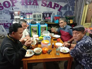 https://horego-prod-outlets-photos.s3.ap-southeast-3.amazonaws.com/horego.com/pulo-gadung/restaurant/sop-iga-betawi-kia-komandan/review/thumbnail/af1qipp09yf7hprrjzcbmlqxgjgxx78ppj2ssolwugkt.jpg