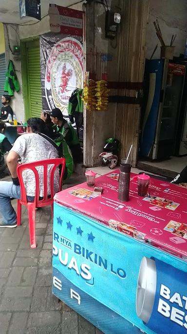 https://horego-prod-outlets-photos.s3.ap-southeast-3.amazonaws.com/horego.com/pulo-gadung/restaurant/toko-rohim/review/thumbnail/AF1QipMDgyJJccxk3E-IkfAmPOlp6DI-AMigJG7-Yita.jpg