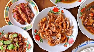 https://horego-prod-outlets-photos.s3.ap-southeast-3.amazonaws.com/horego.com/pulo-gadung/restaurant/warung-mak-dower/review/thumbnail/af1qipnwmyolosvngbw7r5btezcpnxflzbe0plamly-t.jpg