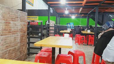 https://horego-prod-outlets-photos.s3.ap-southeast-3.amazonaws.com/horego.com/rancaekek/restaurant/ayam-penyet-surabaya/review/thumbnail/af1qipnpxnyqx4lfp2zrz536vkfatee7kcwid__1pv2j.jpg