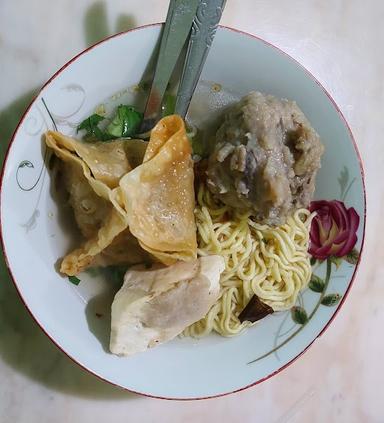 https://horego-prod-outlets-photos.s3.ap-southeast-3.amazonaws.com/horego.com/rancaekek/restaurant/bakso-malang-mitra-jatim/review/thumbnail/af1qippkzhb10xn41drim9jxqt6tkalgwvkjvx27fi-x.jpg