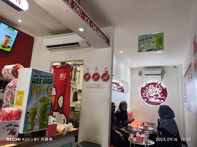 https://horego-prod-outlets-photos.s3.ap-southeast-3.amazonaws.com/horego.com/rancaekek/restaurant/mixue-kencana/review/thumbnail/af1qipmjrn6lkryaru7_dtmpb3ciahuub67tqu4uzfo7.jpg