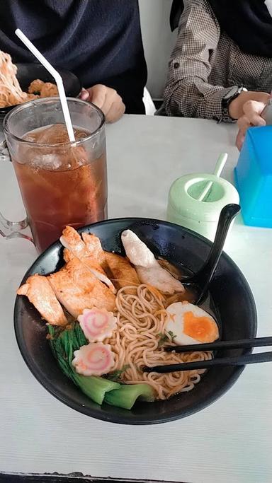 https://horego-prod-outlets-photos.s3.ap-southeast-3.amazonaws.com/horego.com/rancasari/restaurant/ramen-bajuri-derwati/review/thumbnail/af1qipm5z8mpiwbcr5cdpehrtisqevcfi4jkaejyaixv.jpg