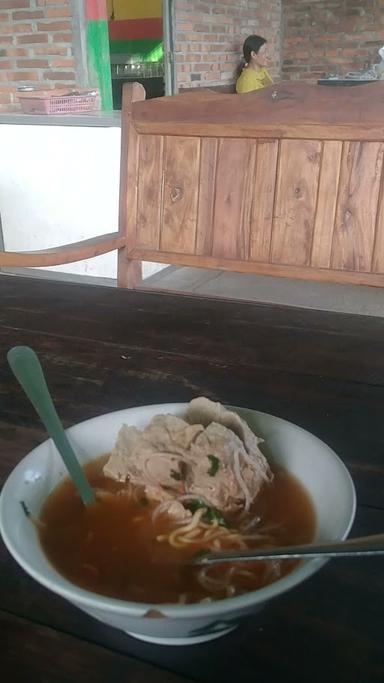 https://horego-prod-outlets-photos.s3.ap-southeast-3.amazonaws.com/horego.com/salam/restaurant/bakso-cinta-spesialis-urat-tetelan/review/thumbnail/af1qipoeoqrssmndcamj78dzosyejupbcvxrm9077uo0.jpg